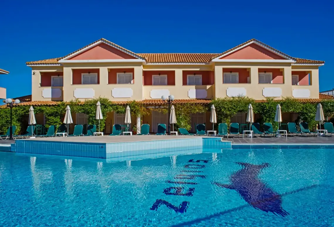 Basen w hotelu Ecoresort Zefyros