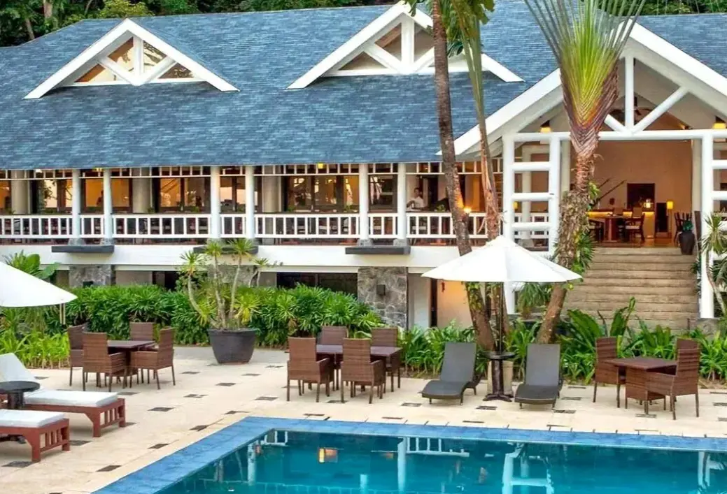 Basen w hotelu El Nido Resorts Lagen Island