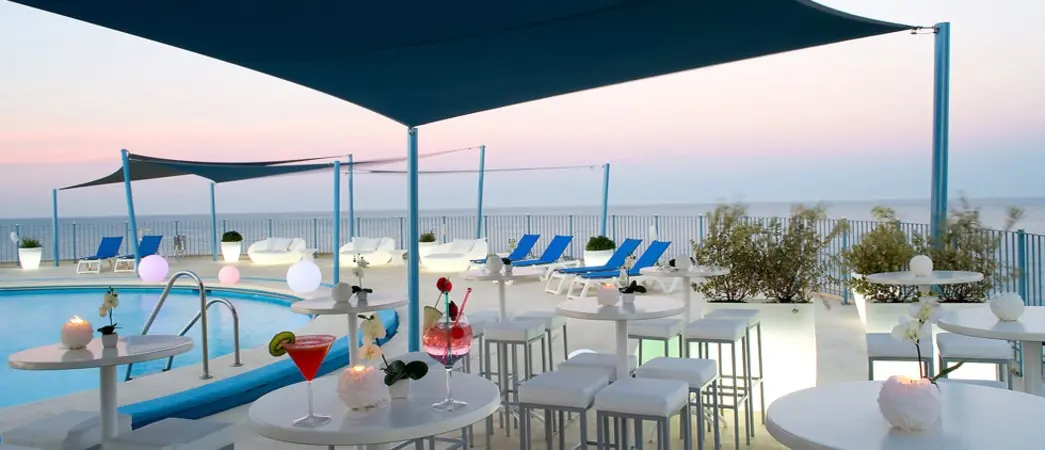Basen w hotelu El Puerto