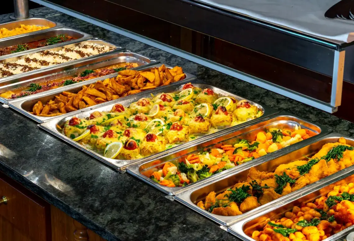 Restauracja i jedzenie w hotelu Ensana Thermal Sarvar Health (ex. Danubius Health Spa Resort Sarvar)