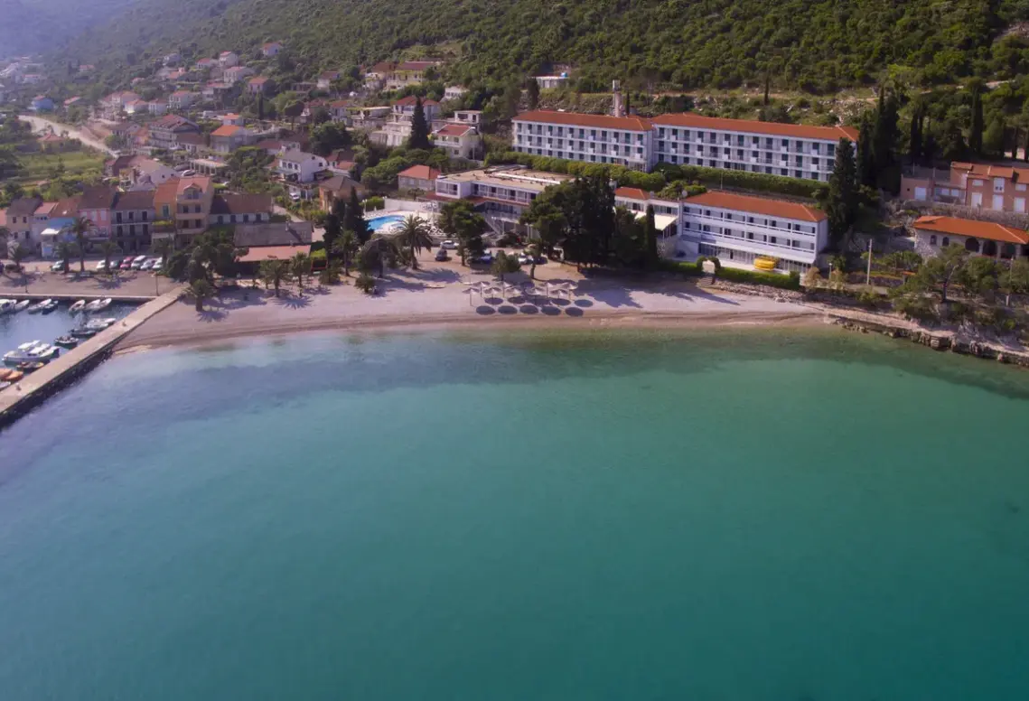Plaża przy hotelu Faraon (Trpanj)