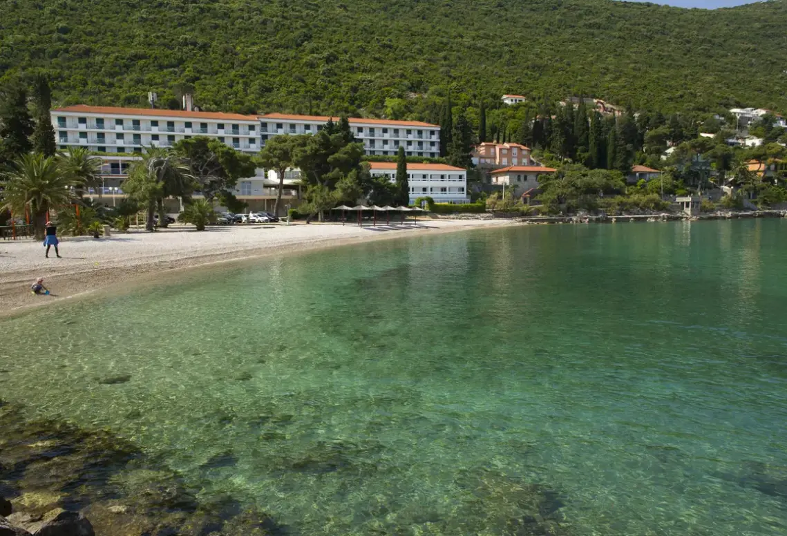Plaża przy hotelu Faraon (Trpanj)