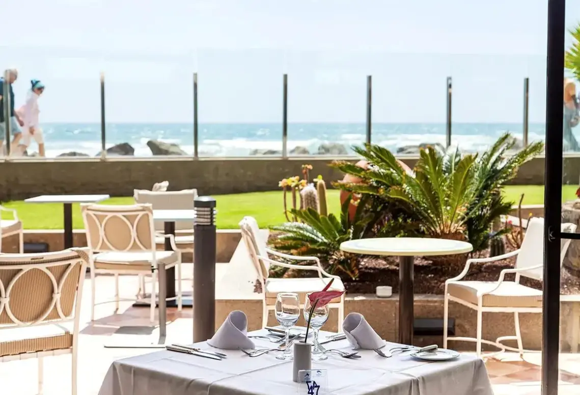 Plaża przy hotelu Faro, a Lopesan Collection (ex Ifa Faro)