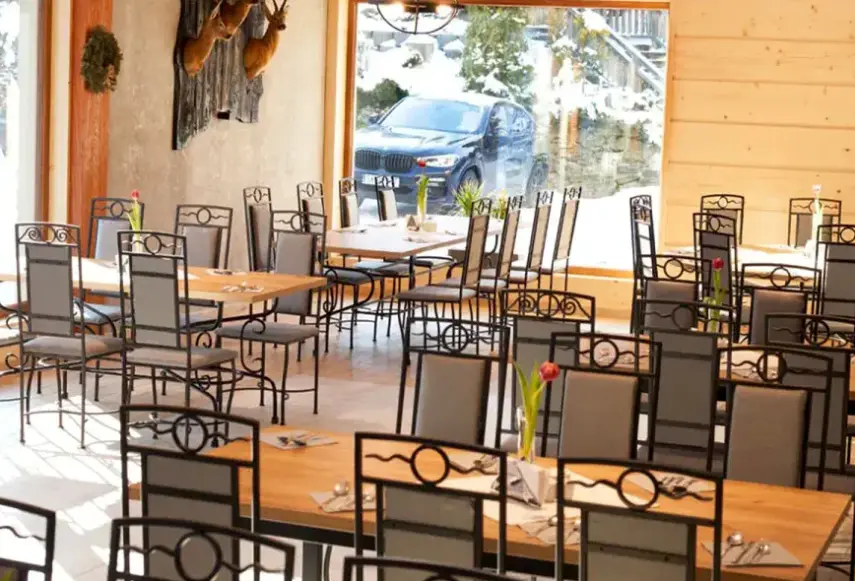 Restauracja i jedzenie w hotelu Fero Lux