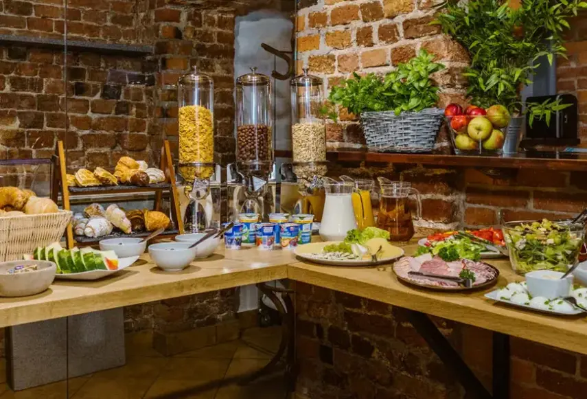 Restauracja i jedzenie w hotelu Five Stars BB (5 Stars)