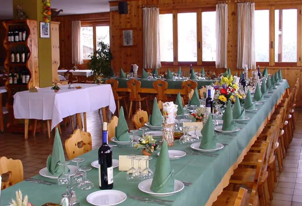 Restauracja i jedzenie w hotelu Ginepro
