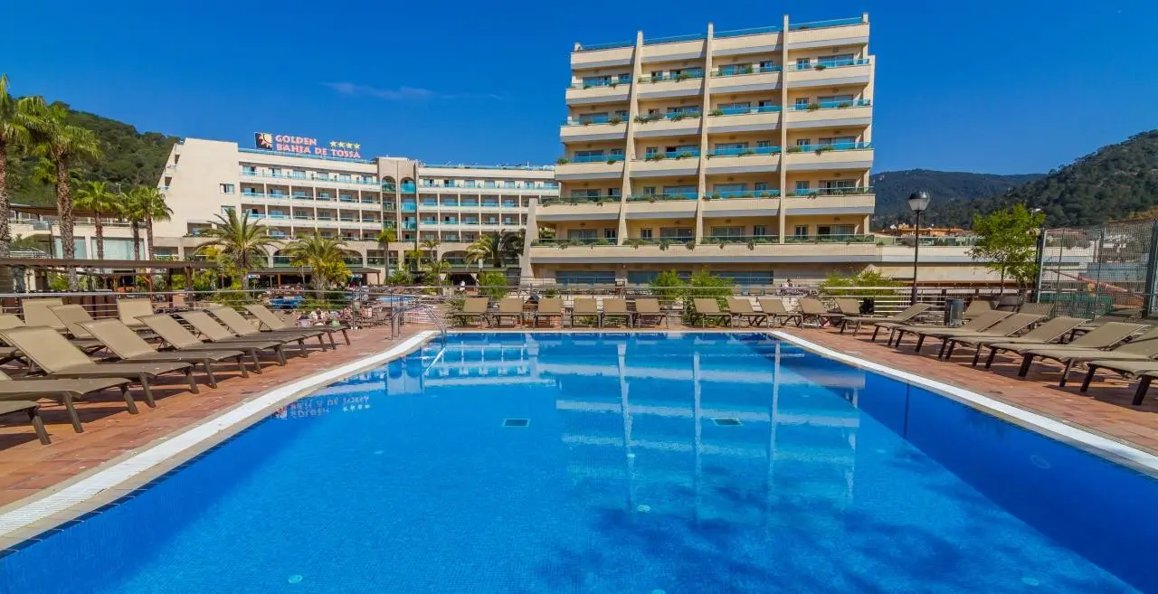 Basen w hotelu Golden Bahia De Tossa And Spa