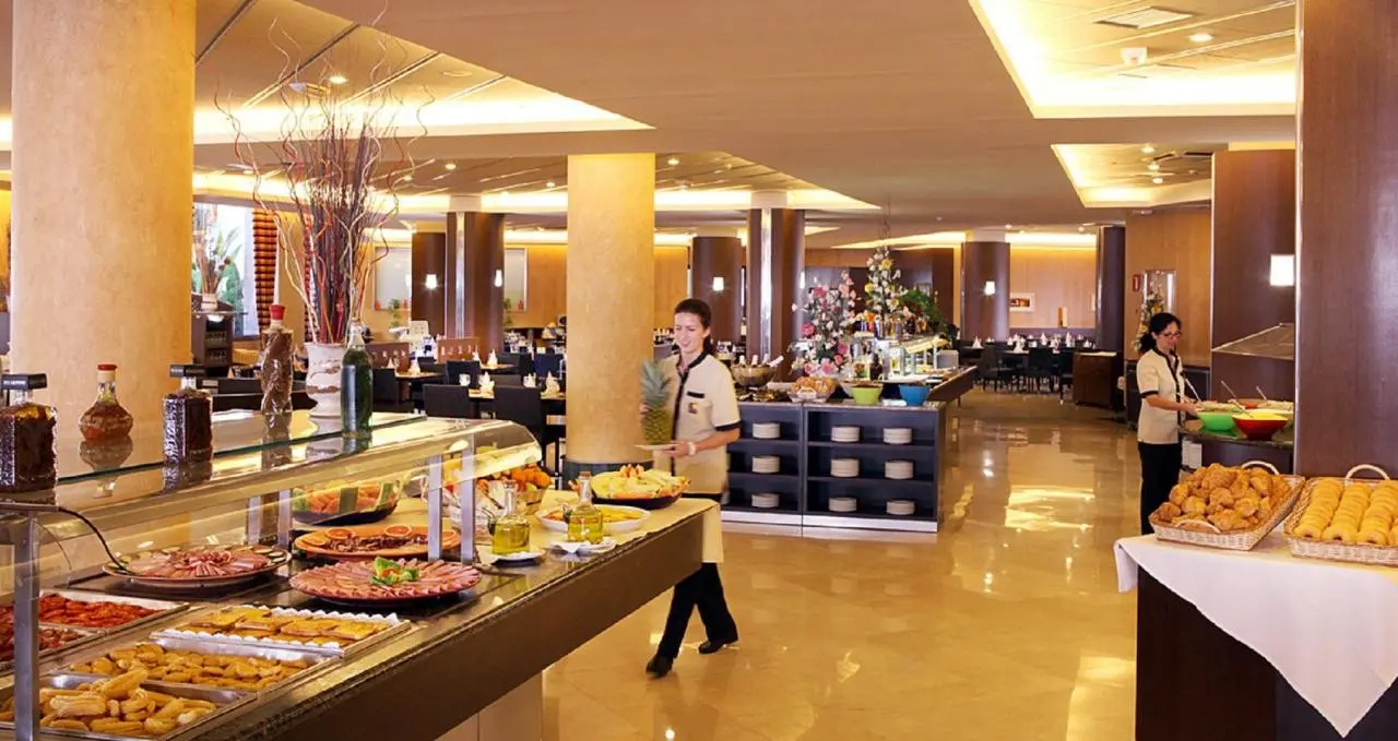 Restauracja i jedzenie w hotelu Golden Bahia De Tossa And Spa