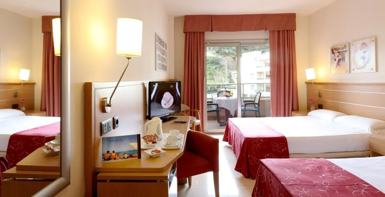 Atrakcje dla dzieci w hotelu Golden Bahia De Tossa And Spa