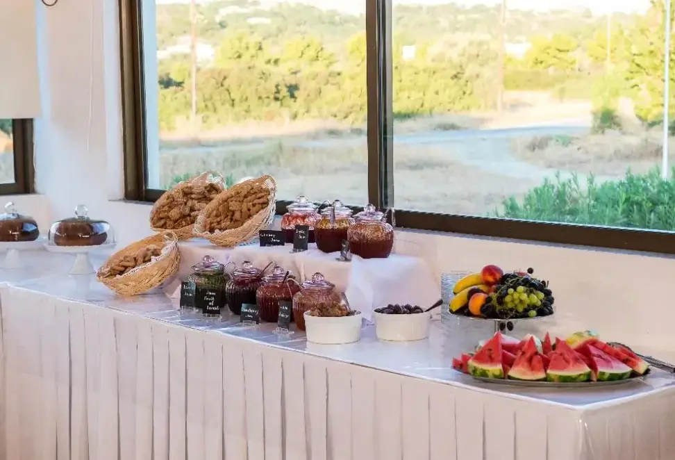 Restauracja i jedzenie w hotelu Hercules (Faliraki)