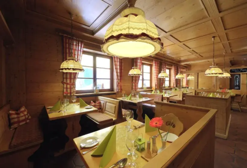 Restauracja i jedzenie w hotelu Hofgut Sternen