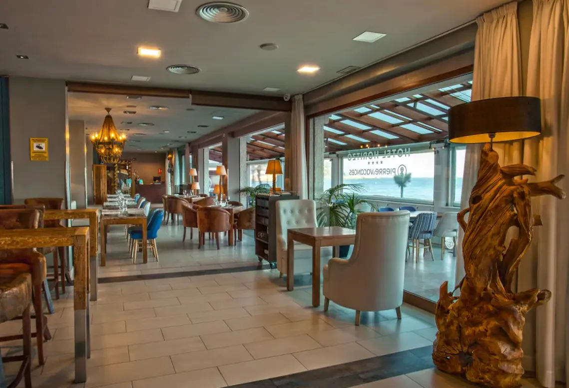 Restauracja i jedzenie w hotelu Horitzo By Pierre & Vacances