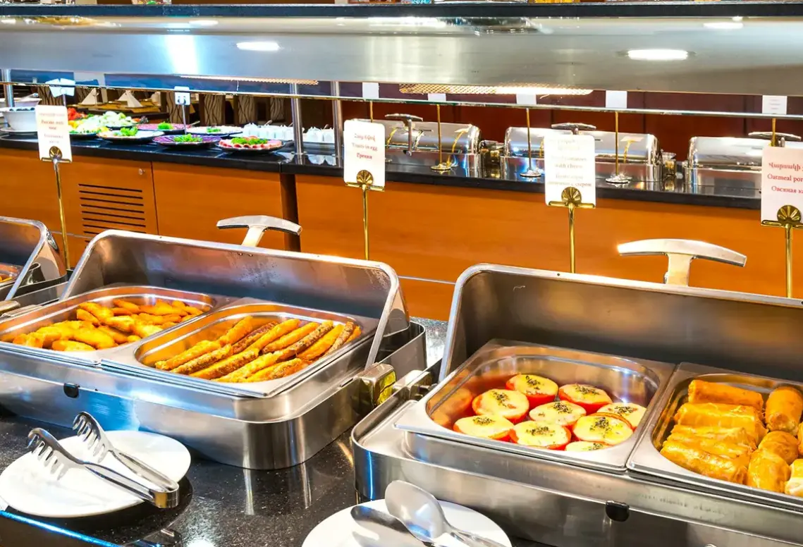 Restauracja i jedzenie w hotelu Hotel Ani Plaza