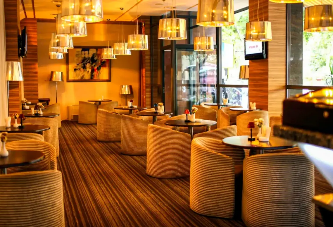 Restauracja i jedzenie w hotelu Hotel Ani Plaza
