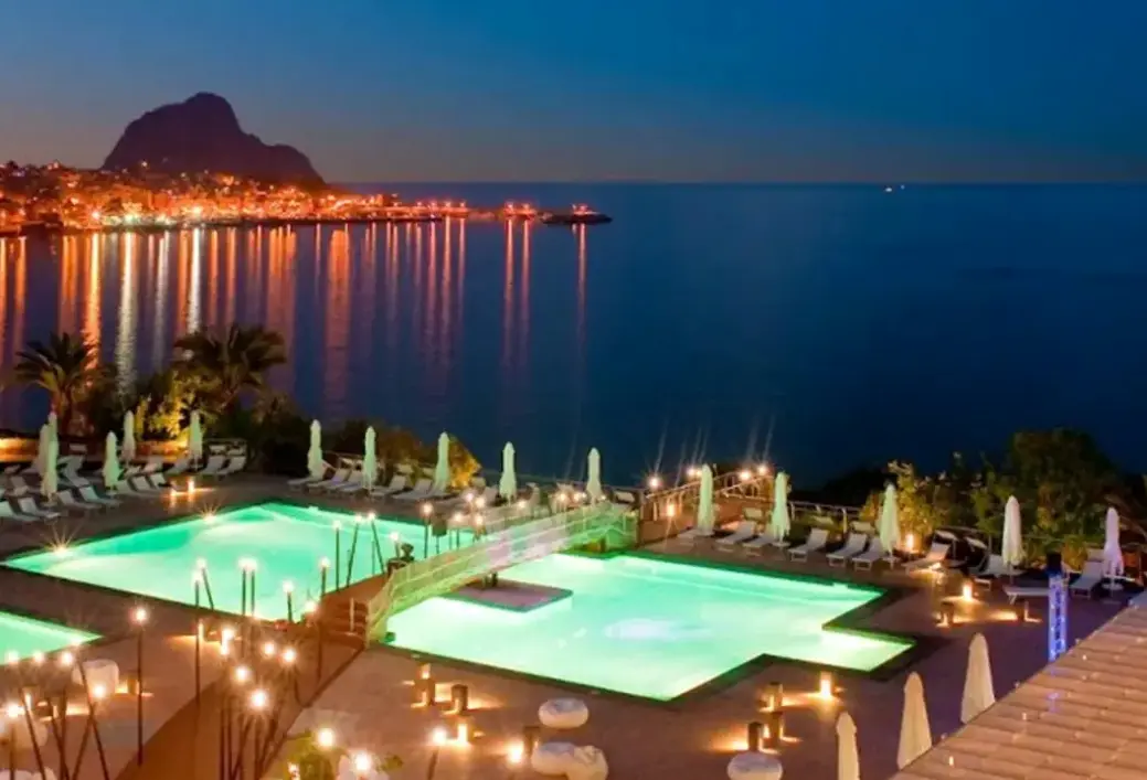 Basen w hotelu Hotel Domina Zagarella Sicily