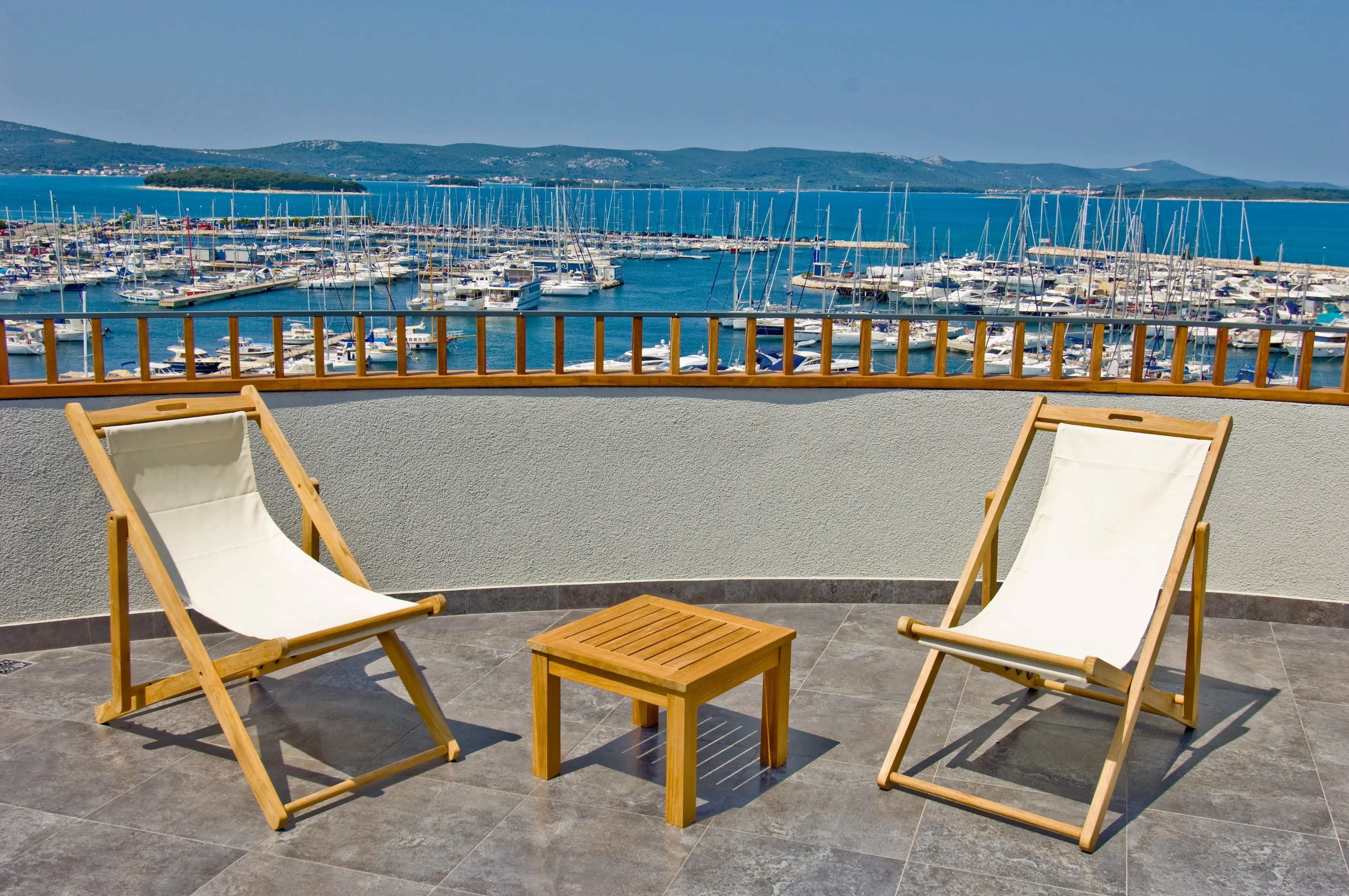 Basen w hotelu Hotel In