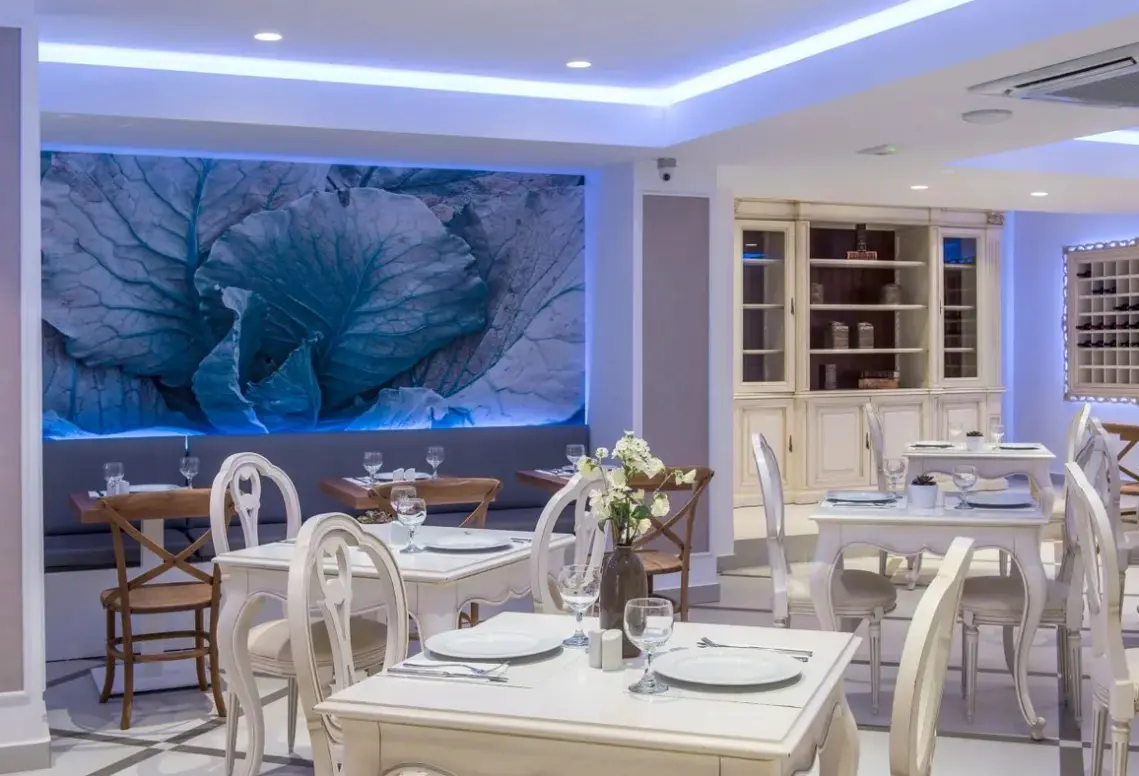 Restauracja i jedzenie w hotelu Hotel Mari Kristin