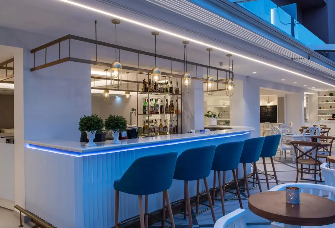 Restauracja i jedzenie w hotelu Hotel Mari Kristin