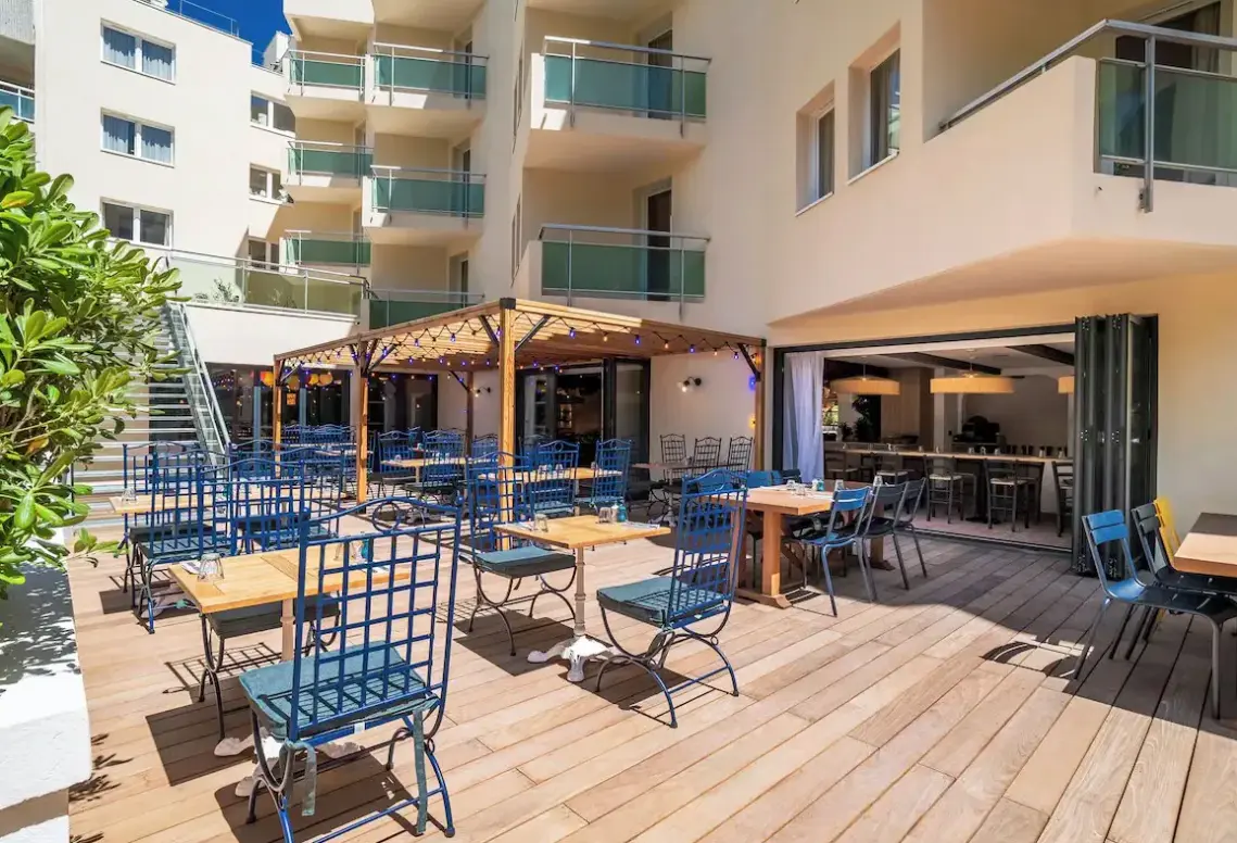 Restauracja i jedzenie w hotelu Hotel RockyPop Marseille