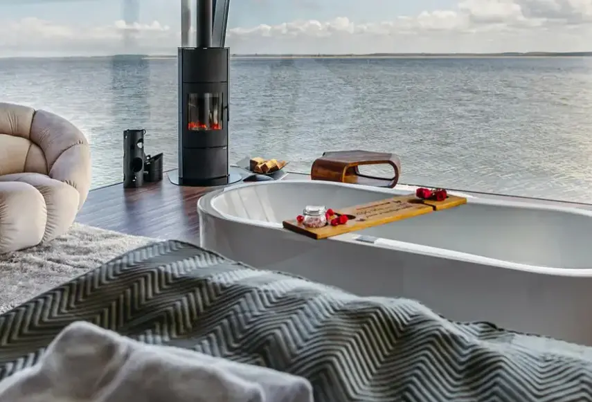 Basen w hotelu HT Houseboats