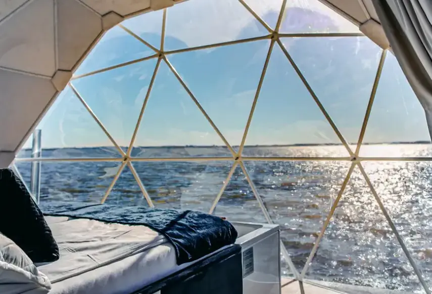 Basen w hotelu HT Houseboats