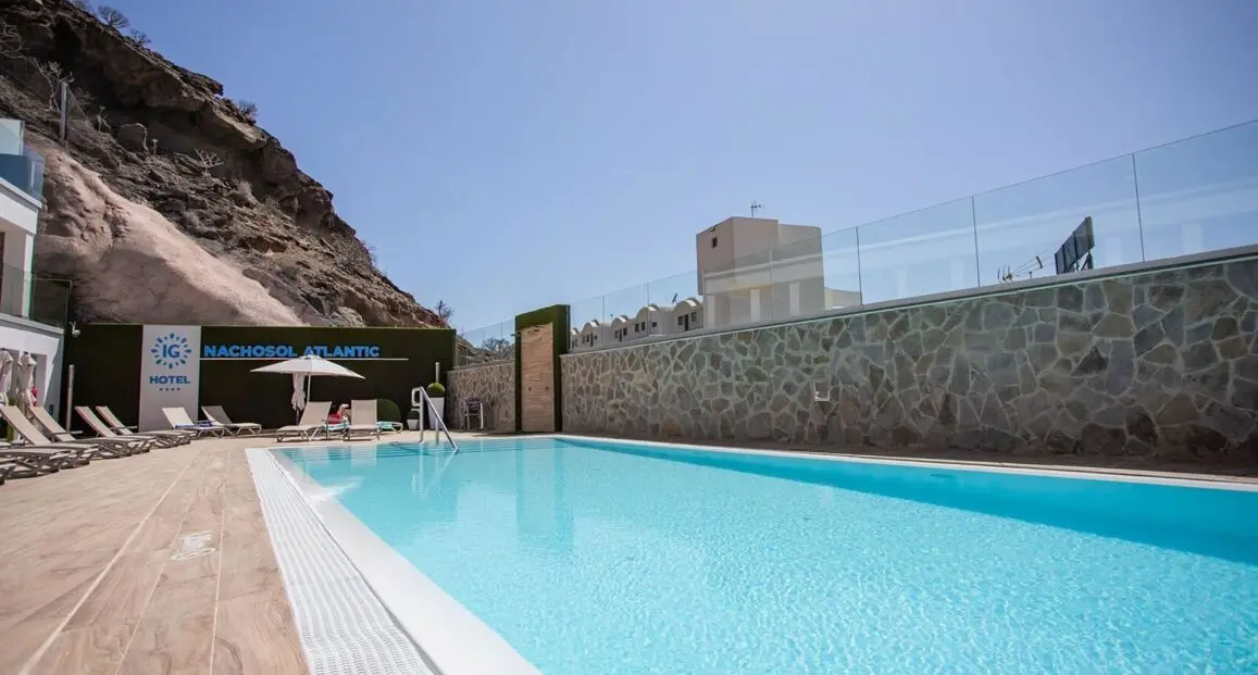 Basen w hotelu IG Nachosol Atlantic & Yaizasol by Servatur