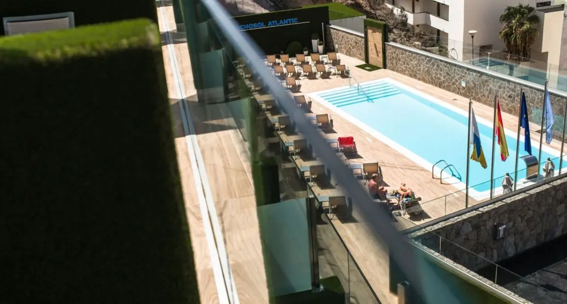 Basen w hotelu IG Nachosol Atlantic & Yaizasol by Servatur