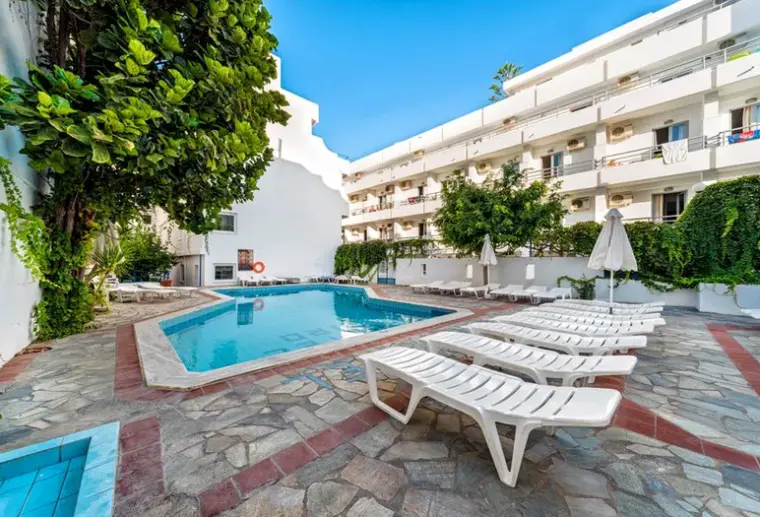 Basen w hotelu Iro (Hersonissos)