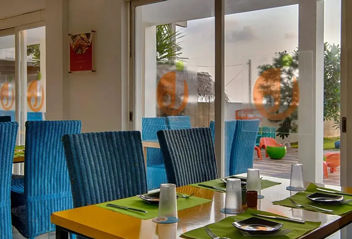 Restauracja i jedzenie w hotelu J Hotel (Negombo)
