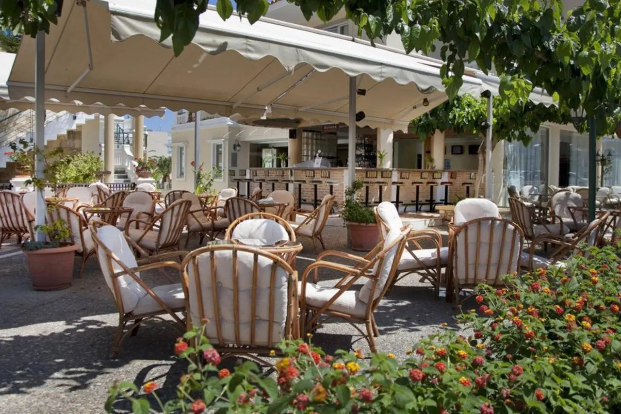 Restauracja i jedzenie w hotelu Joan Beach