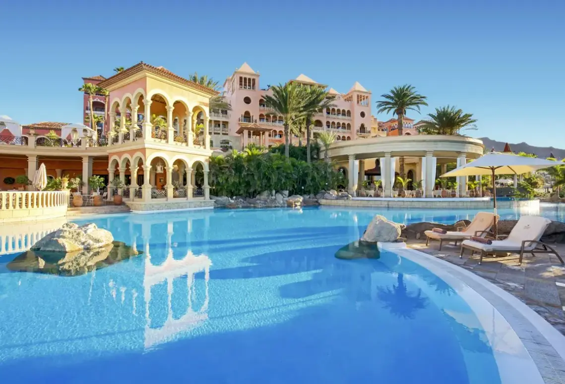 Basen w hotelu Joia El Mirador by Iberostar