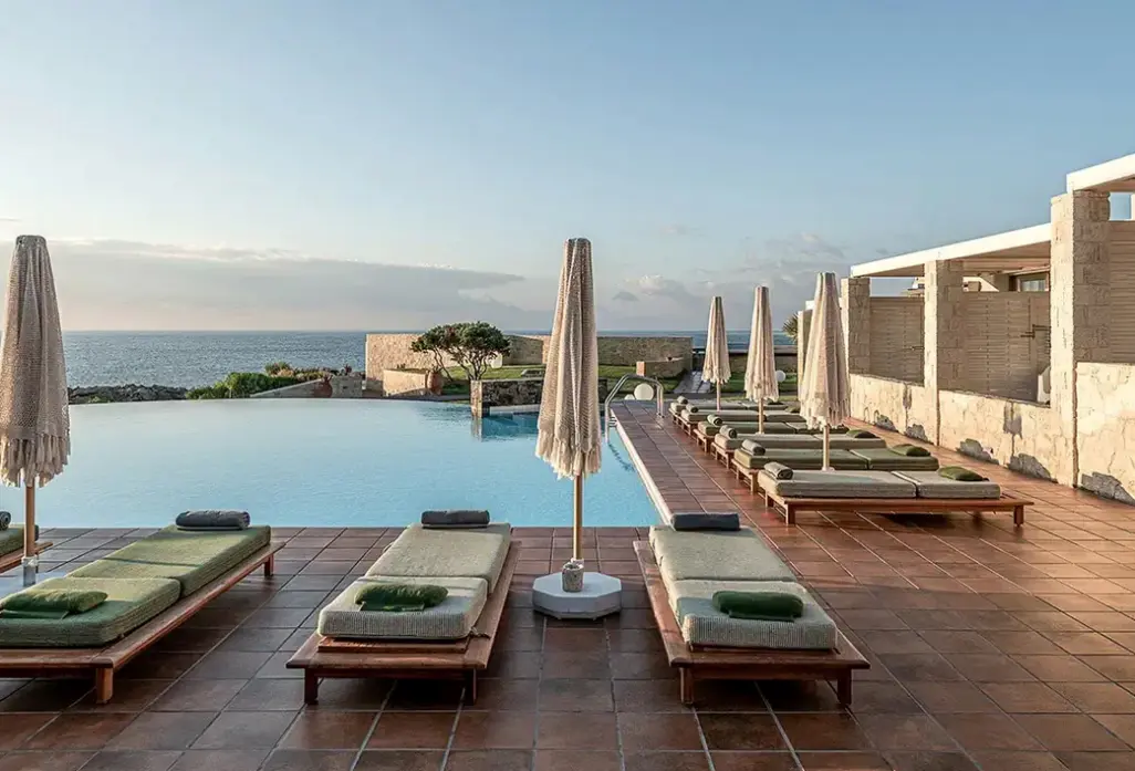 Basen w hotelu Kakkos Beach