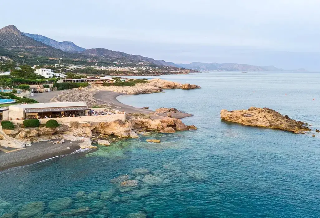 Plaża przy hotelu Kakkos Beach