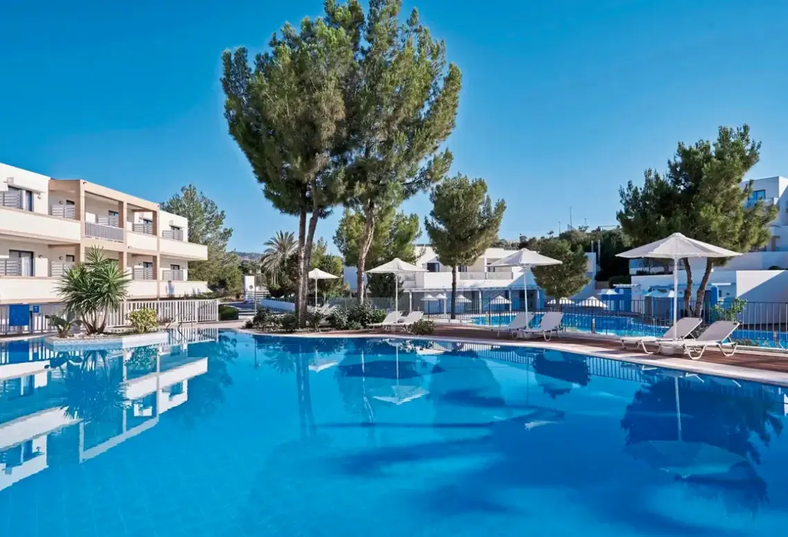 Basen w hotelu Kiotari Miraluna (ex. Labranda Kiotari Miraluna Village)