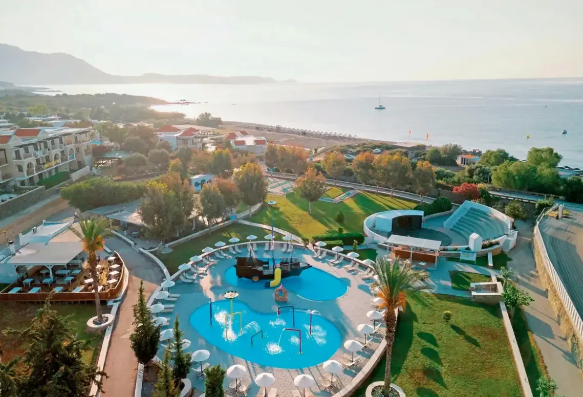 Basen w hotelu Kiotari Miraluna (ex. Labranda Kiotari Miraluna Village)