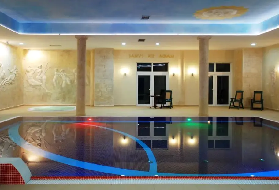 Basen w hotelu Klinika Młodości Medical Spa (ex. Centrum Rehabilitacji Czerniawa Zdrój)