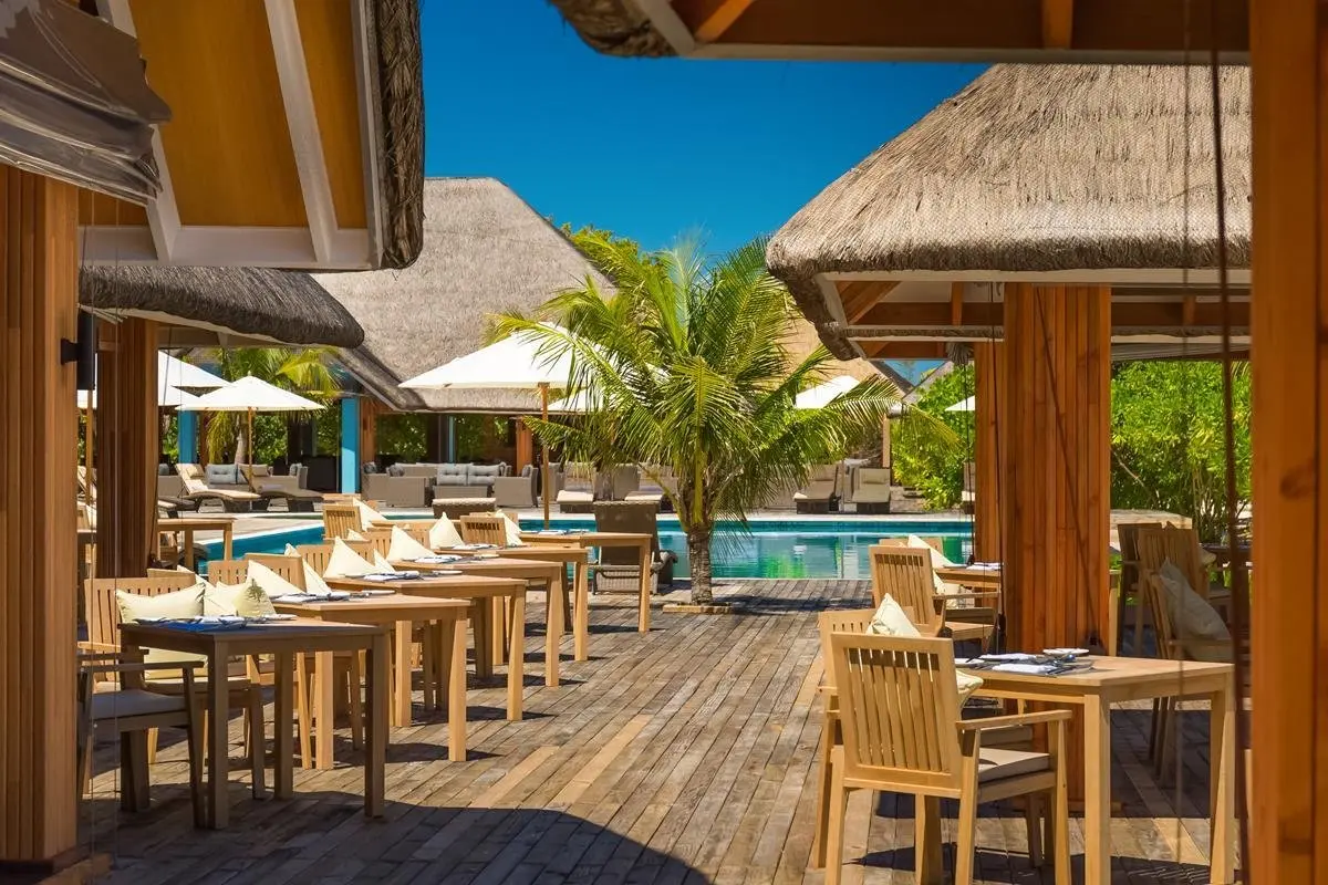 Restauracja i jedzenie w hotelu Kudafushi Resort & Spa