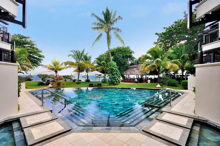Basen w hotelu Le Cardinal Exclusive Resort