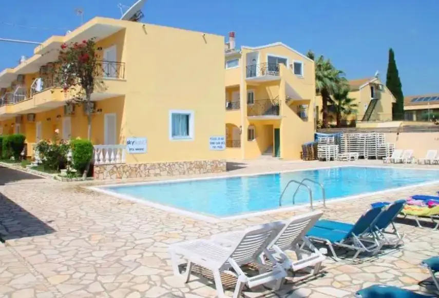 Basen w hotelu Lemon Grove