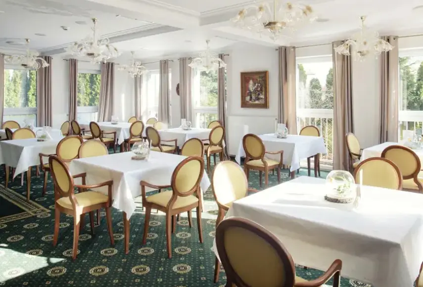 Restauracja i jedzenie w hotelu Lila Dom Zdrowia