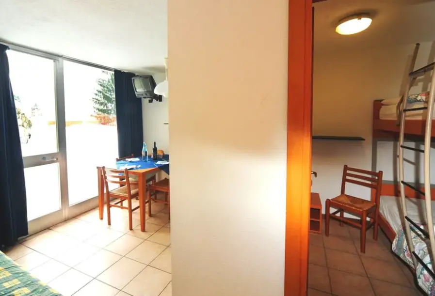 Restauracja i jedzenie w hotelu Lores 2