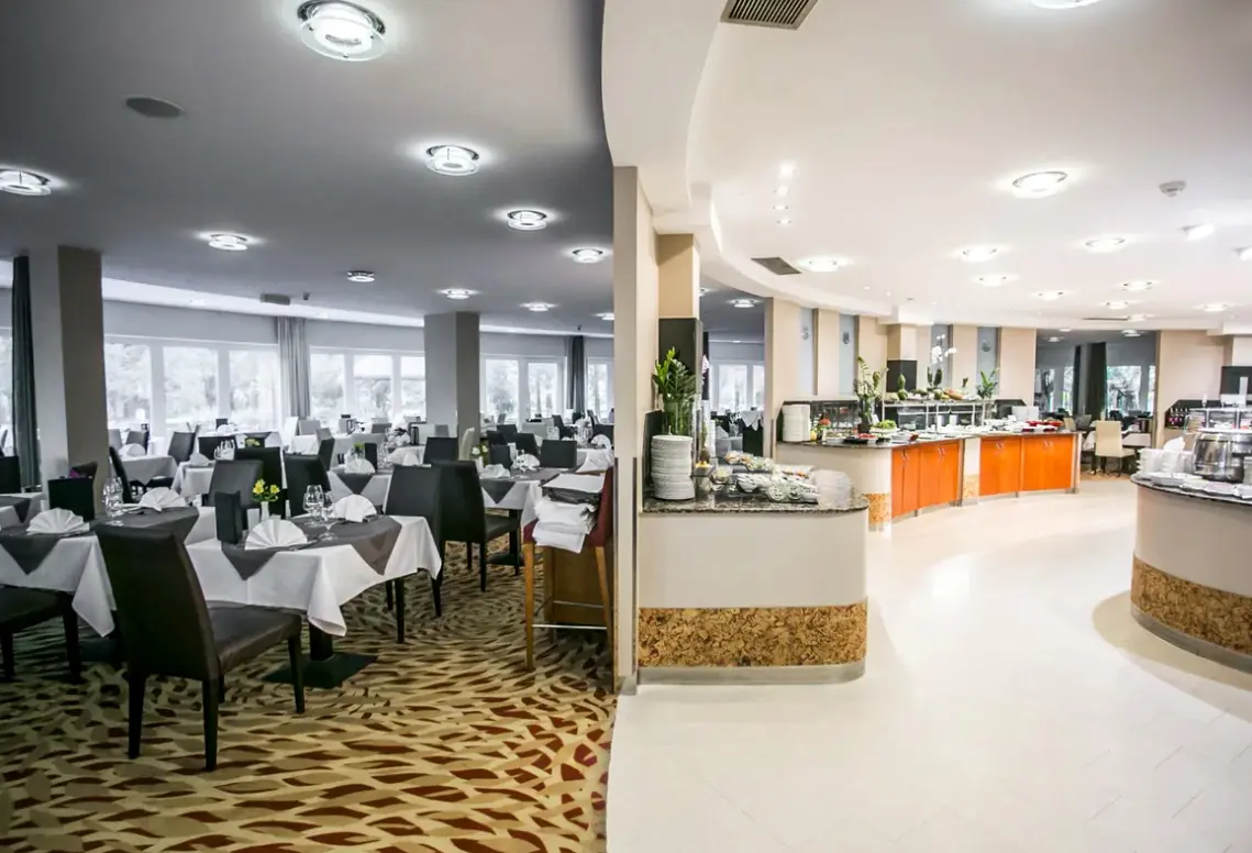 Restauracja i jedzenie w hotelu Lotus Therme