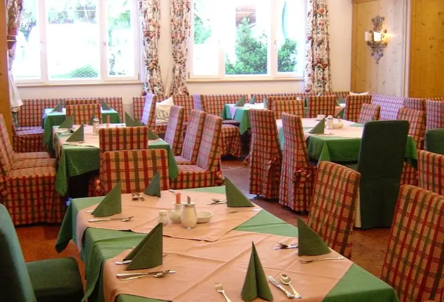 Restauracja i jedzenie w hotelu Lukashansl