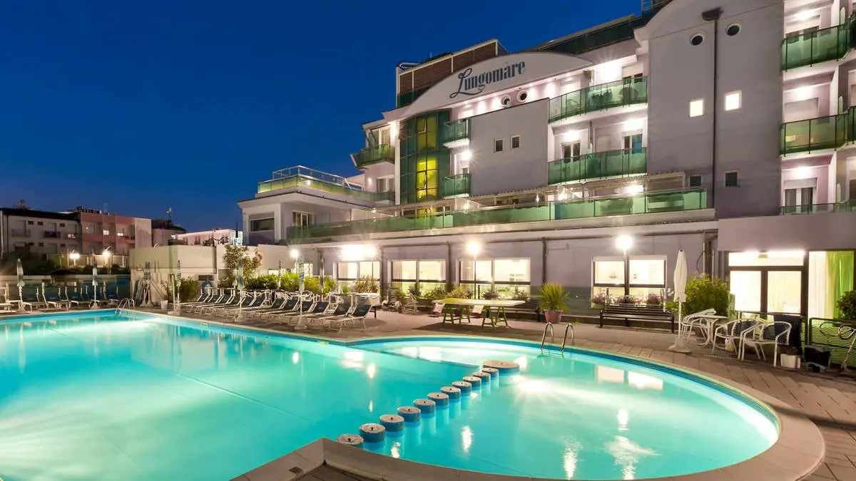 Basen w hotelu Lungomare