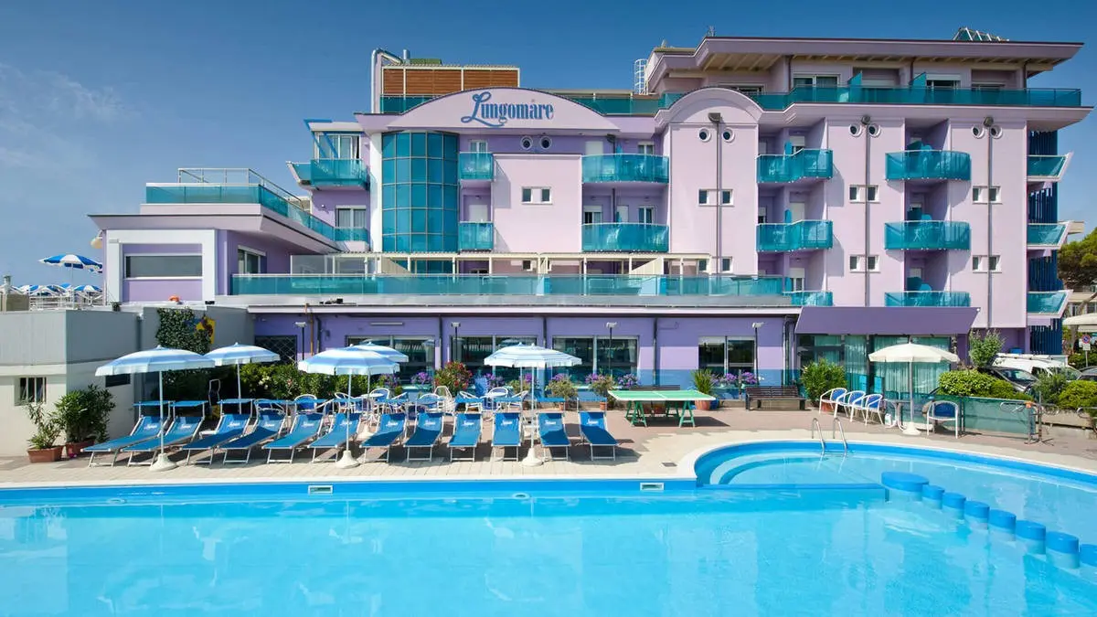 Basen w hotelu Lungomare