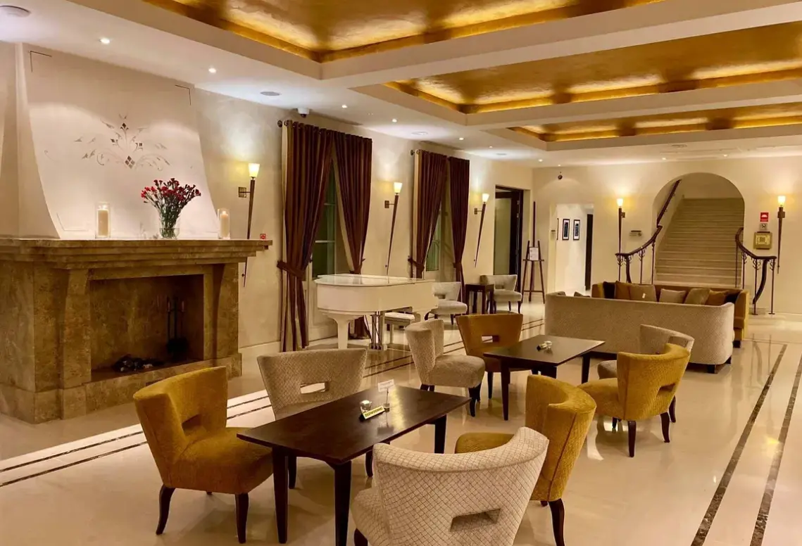 Lobby hotelu MaMaison Le Regina