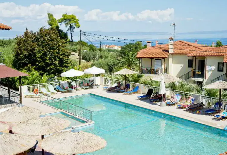 Basen w hotelu Medousa