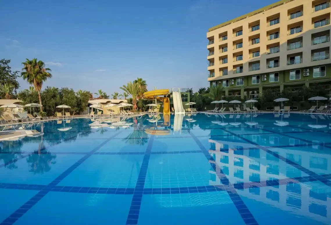 Basen w hotelu Miarosa Konakli Garden (ex Hedef Rose Garden)