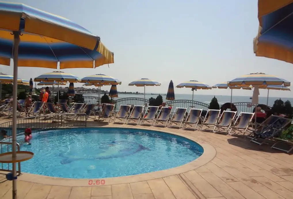 Basen w hotelu Mirage Nessebar