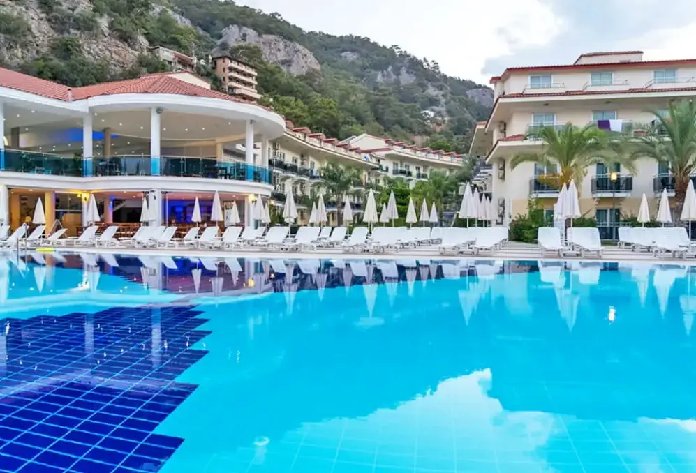 Basen w hotelu Montebello Resort